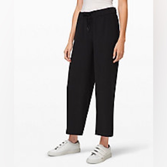 Lululemon On the Fly Wide-Leg 7/8 pant